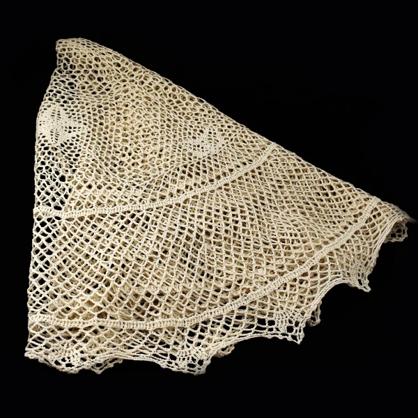 Obrus szydełkowy Mesa 021 beżowy 120 cm